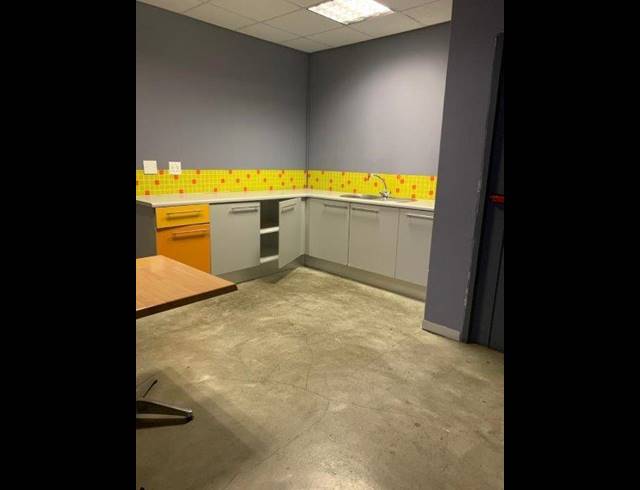 312M² OFFICE FOR SALE IN NEWTOWN